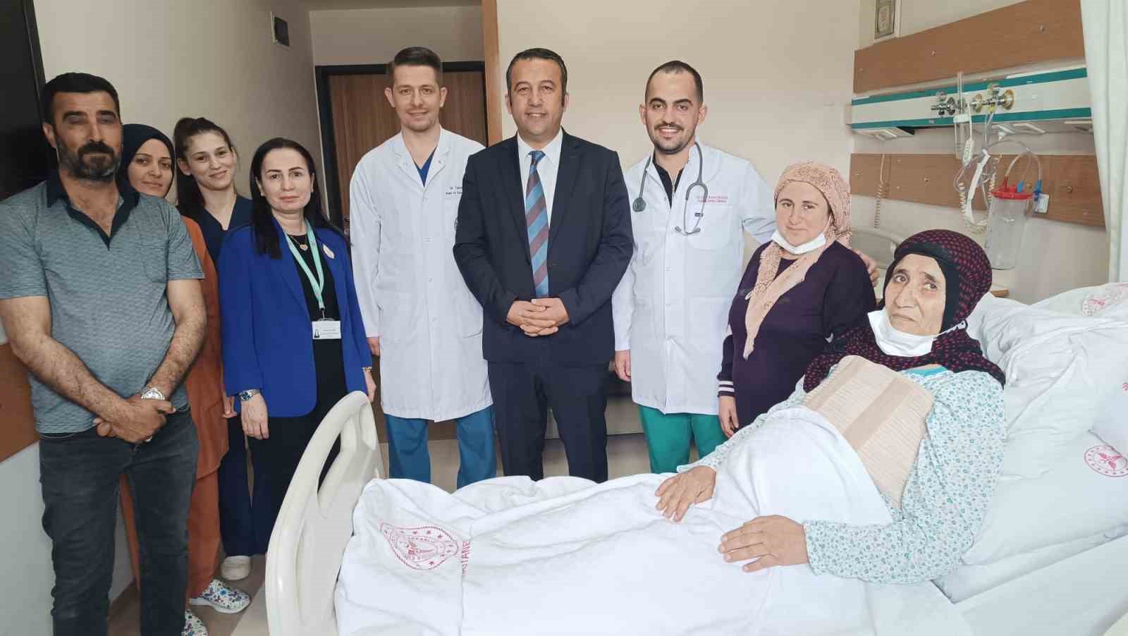 batmanda bir ilk 71 yasindaki hastaya biyolojik aort kapak ameliyati yapildi 0 IGruCjRP