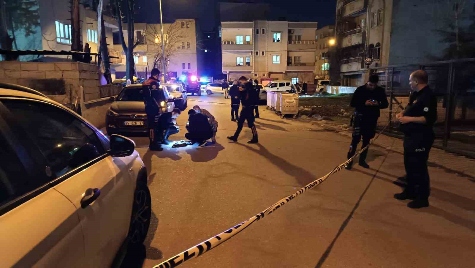 batmanda bir kisi uzun namlulu silahla rastgele ates acti 2 yarali 4 nKnS8EAz
