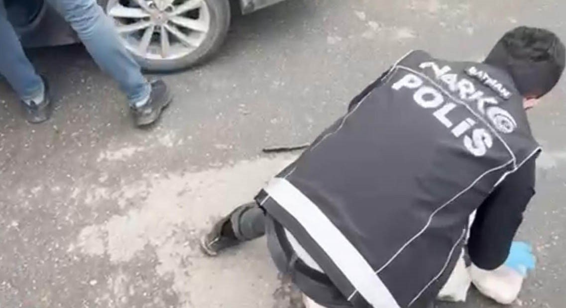 Batman’da bir otomobilde 56 kilo esrar ele geçirildi 7 batmanda bir otomobilde 56 kilo esrar ele gecirildi 3 QeahlAlp