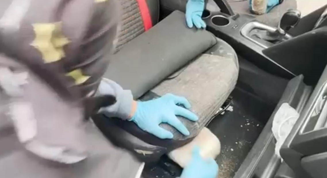 Batman’da bir otomobilde 56 kilo esrar ele geçirildi 8 batmanda bir otomobilde 56 kilo esrar ele gecirildi 4 5eFB6dES