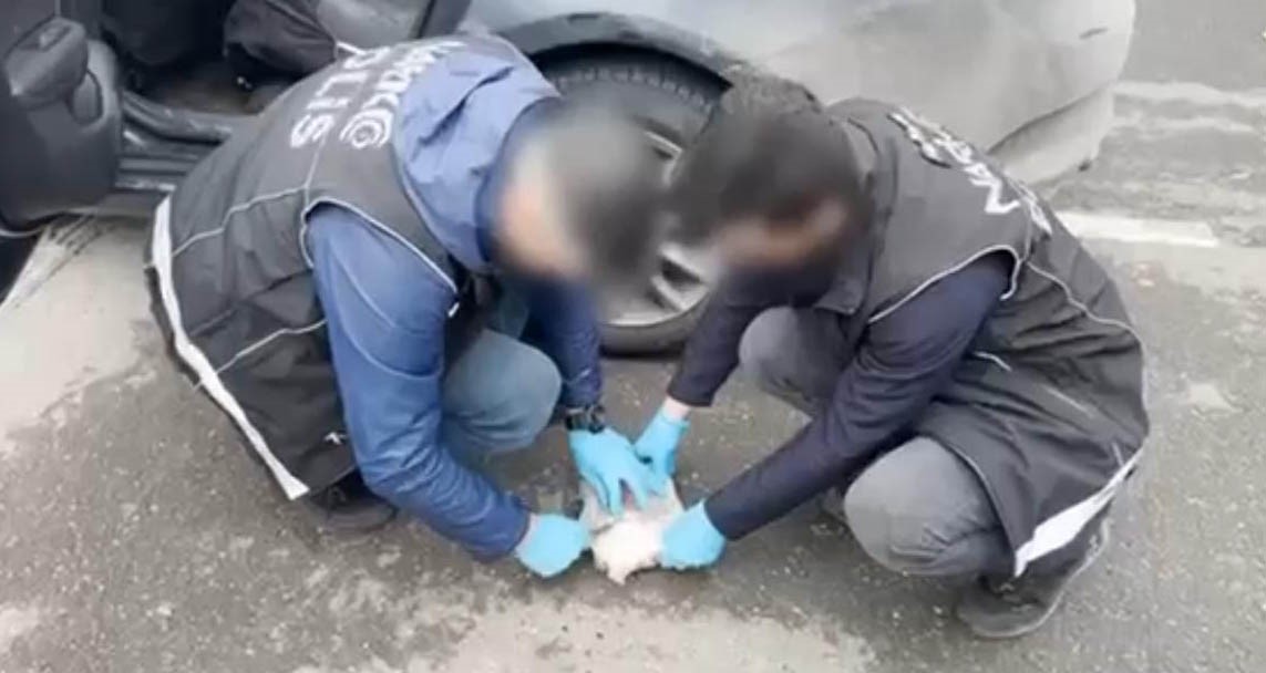 Batman’da bir otomobilde 56 kilo esrar ele geçirildi 9 batmanda bir otomobilde 56 kilo esrar ele gecirildi 5 tTV8lmTk