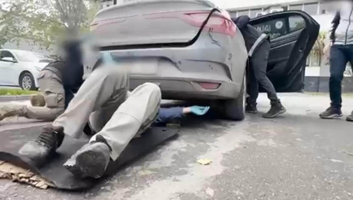 Batman’da bir otomobilde 56 kilo esrar ele geçirildi 11 batmanda bir otomobilde 56 kilo esrar ele gecirildi 7 GzBfNjm1