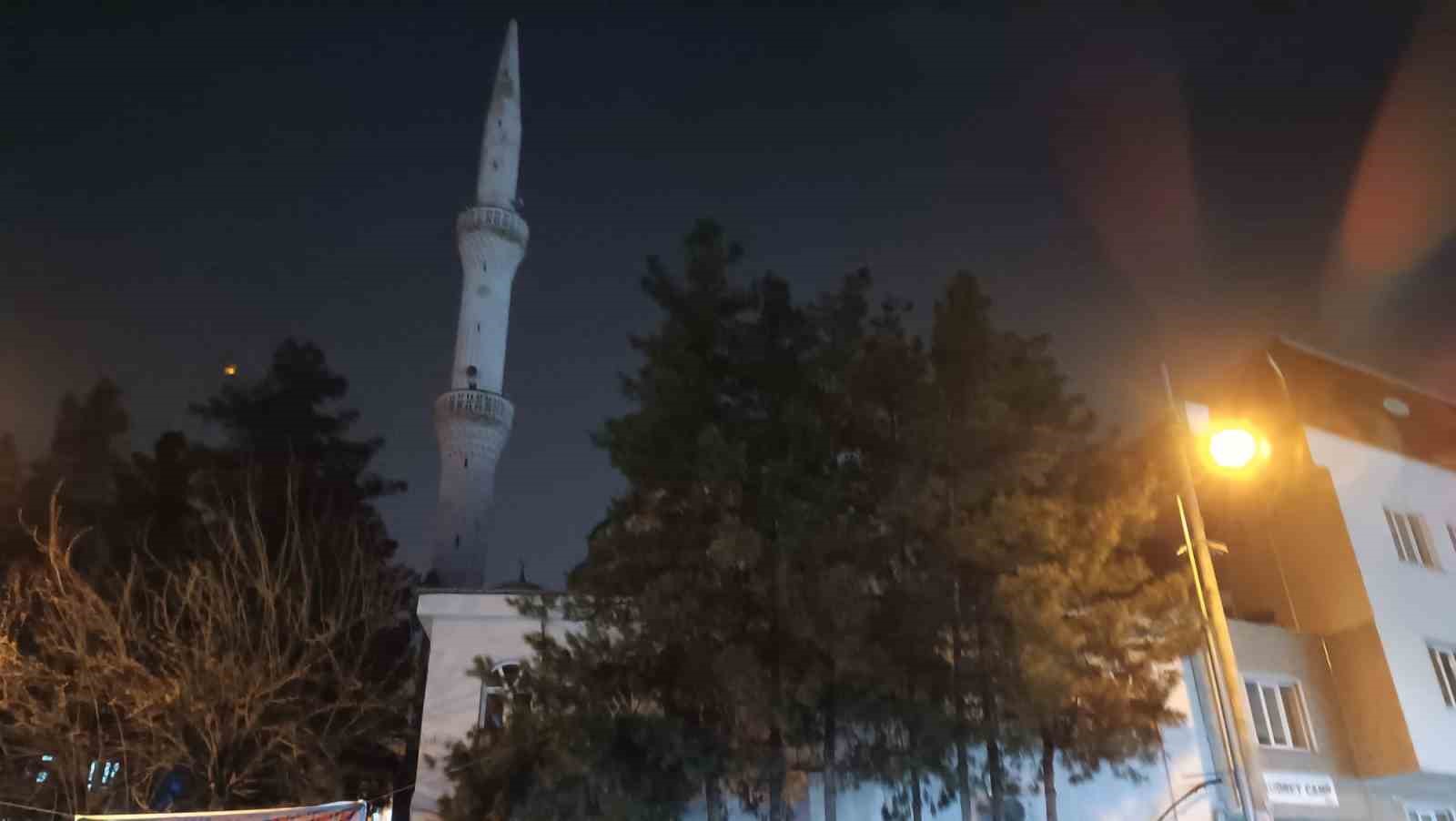 batmanda cami minaresine yildirim dustu 0 tNahS7qZ