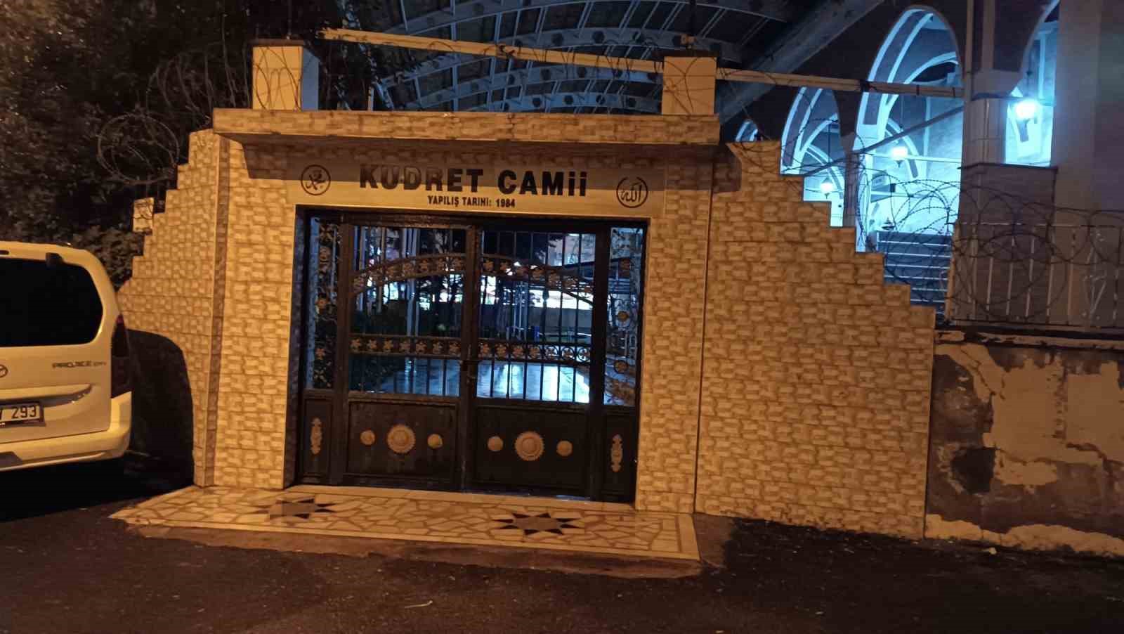 batmanda cami minaresine yildirim dustu 2 sw7m3EqM