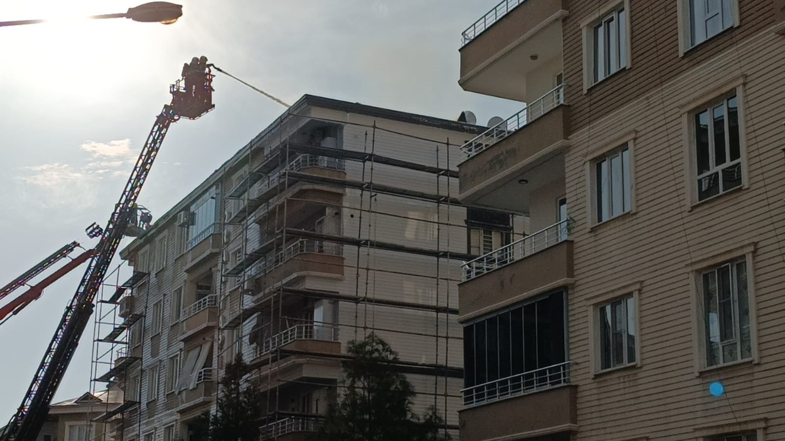 batmanda cati katinda korkutan yangin 1 vaYtZMsY