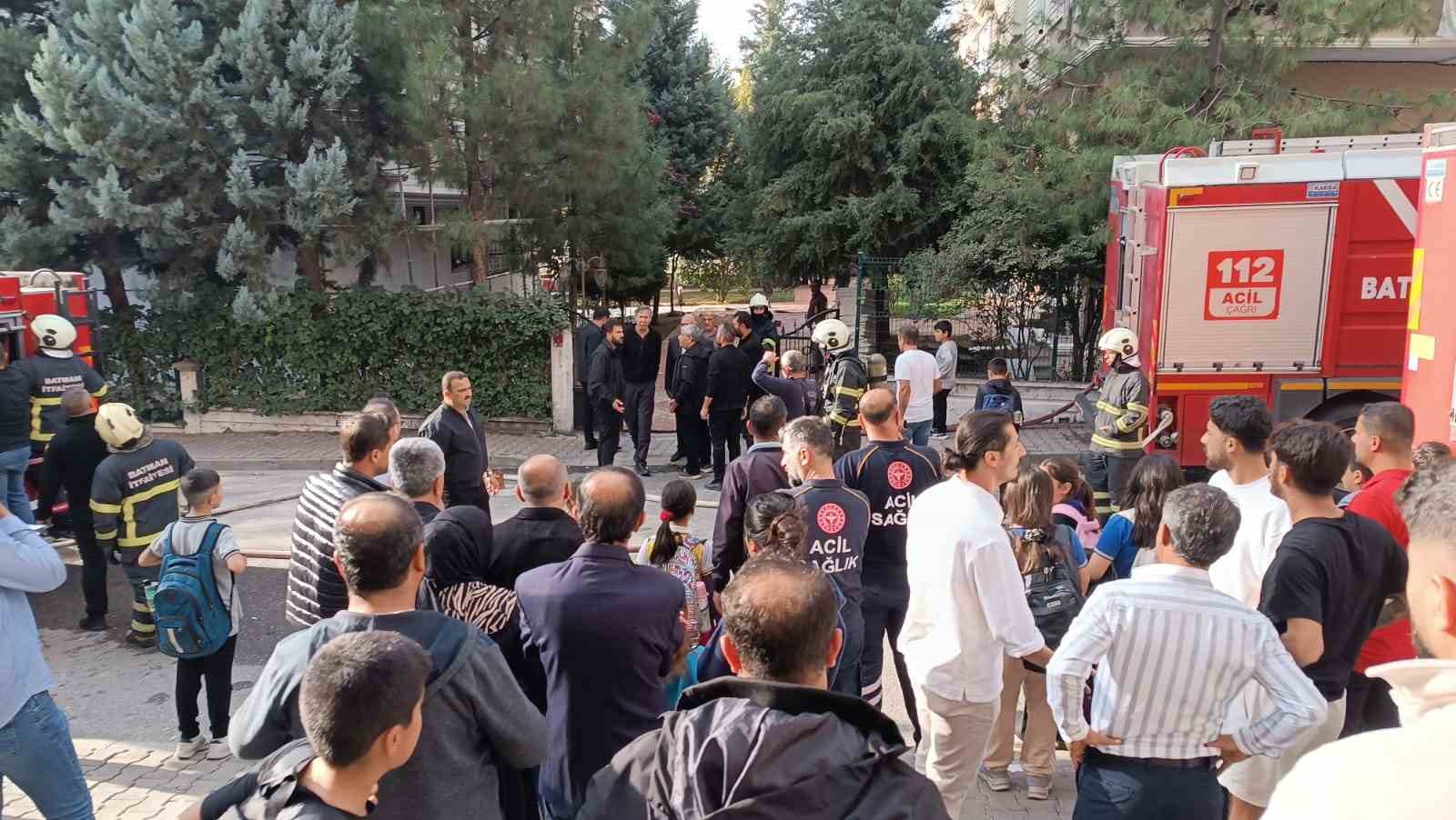 batmanda cati katinda korkutan yangin 3 mtWbYmrN
