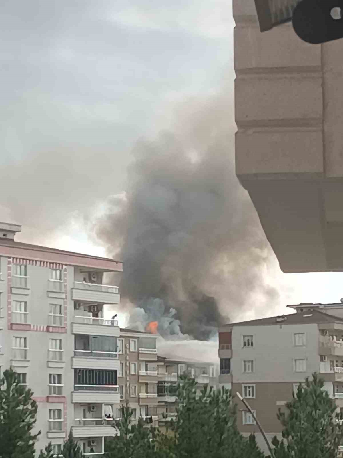 batmanda cati katinda korkutan yangin 4 2Ks1aG4v