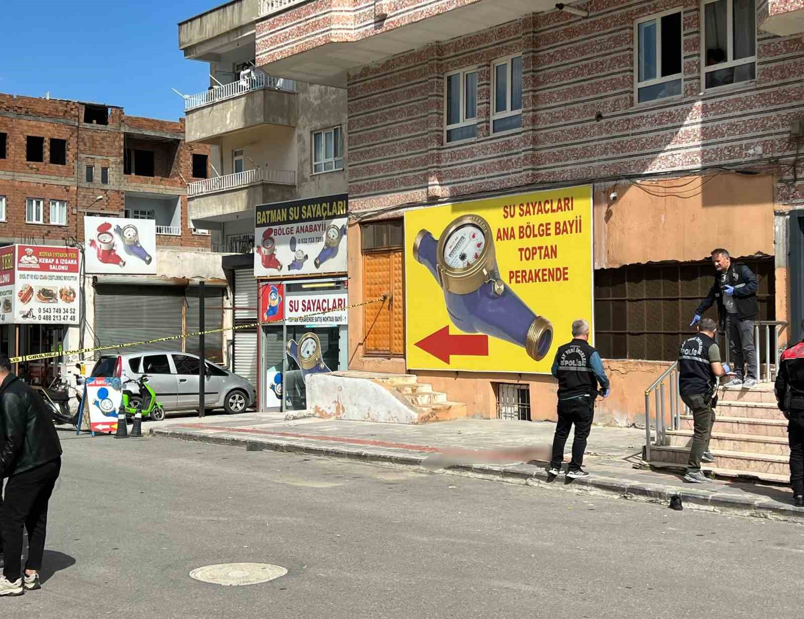 batmanda catinda dusen genc hayatini kaybetti 0 acYjrvIE