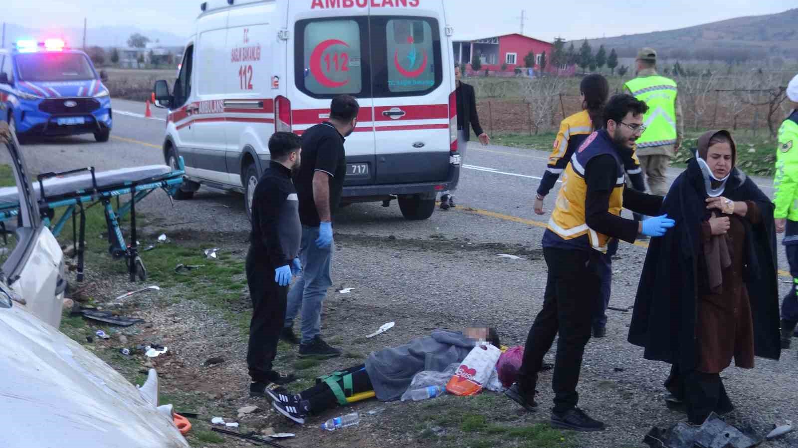 batmanda direge carpip takla atan arac hurdaya dondu 5 yarali 2 zKSUFGWB