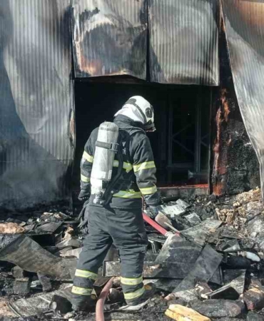 batmanda-dondurma-fabrikasinda-yangin-MajzW7jH.jpg