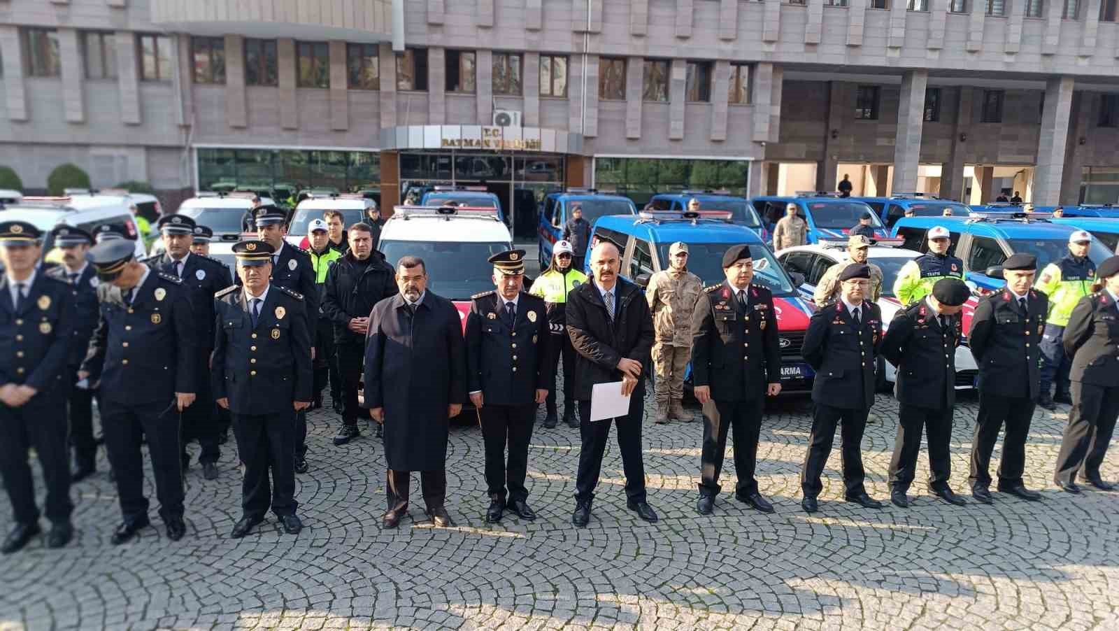 batmanda emniyet ve jandarmaya 151 yeni arac teslim edildi 3 QkbSw4zh