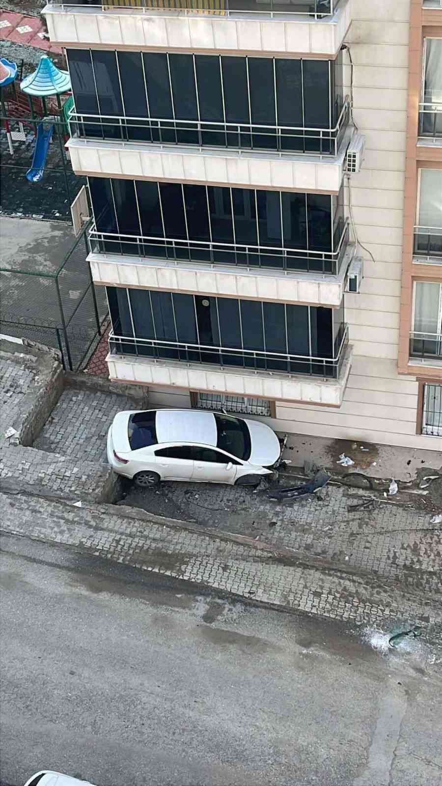 Batman’da freni boşalan akaryakıt tankeri park halindeki araçlara çarptı: 8 araç hasar gördü 5 batmanda freni bosalan akaryakit tankeri park halindeki araclara carpti 8 arac hasar gordu 1 BiMuaGai