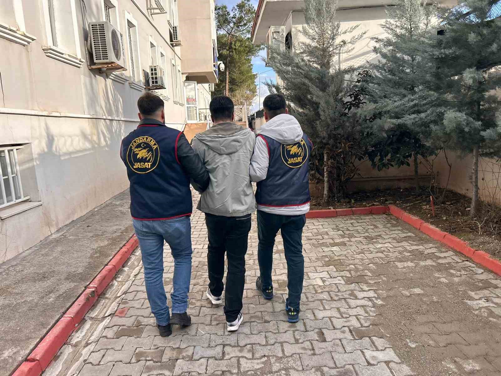 batmanda genis capli operasyon 42 firari yakalandi 0 XZUYl1k2