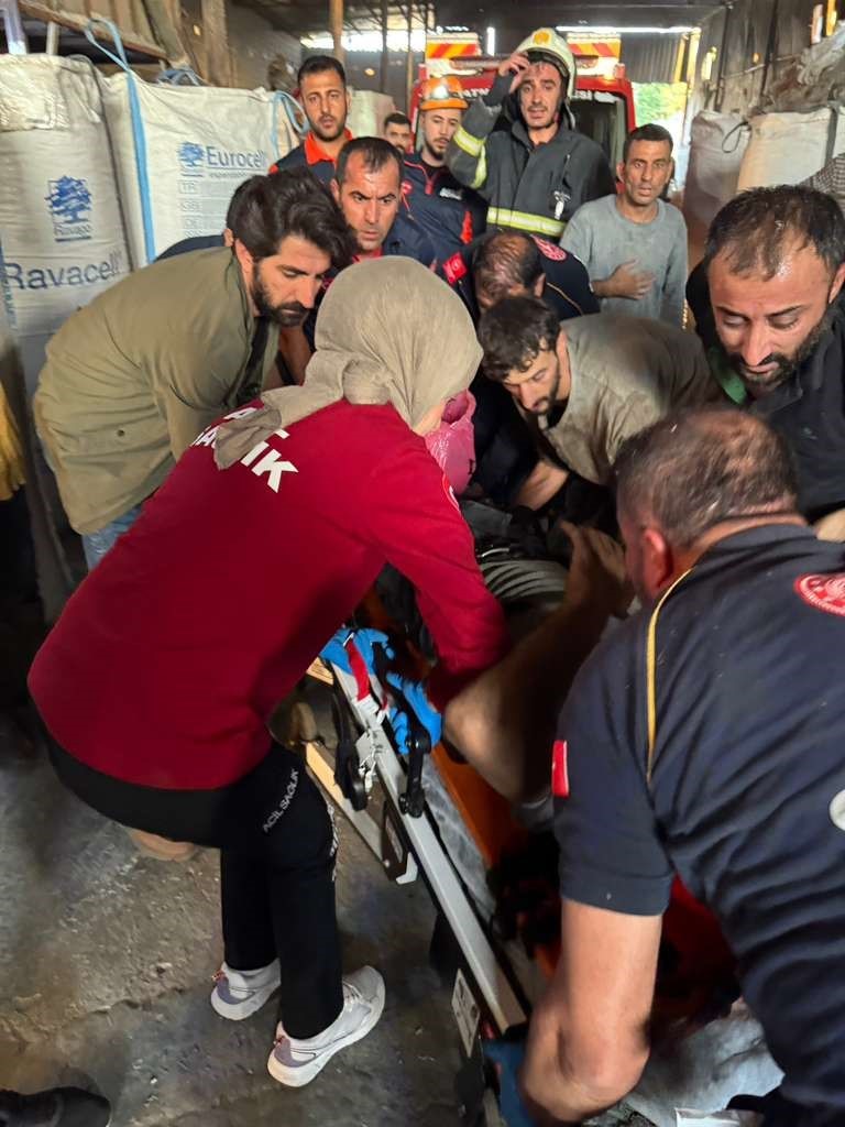 Batman’da geri dönüşüm tesisinde iş kazası: Bir kişi helezona sıkıştı 5 batmanda geri donusum tesisinde is kazasi bir kisi helezona sikisti 1 UXKK4hEf