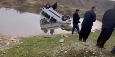 batmanda-hafif-ticari-arac-yapay-golete-uctu-surucu-yaralandi-8WCNGmtJ.jpg