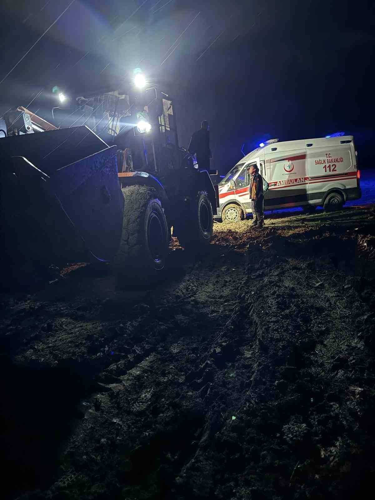 batmanda hasta almaya giderken yolda kalan ambulansi ozel idare ekipleri kurtardi 2