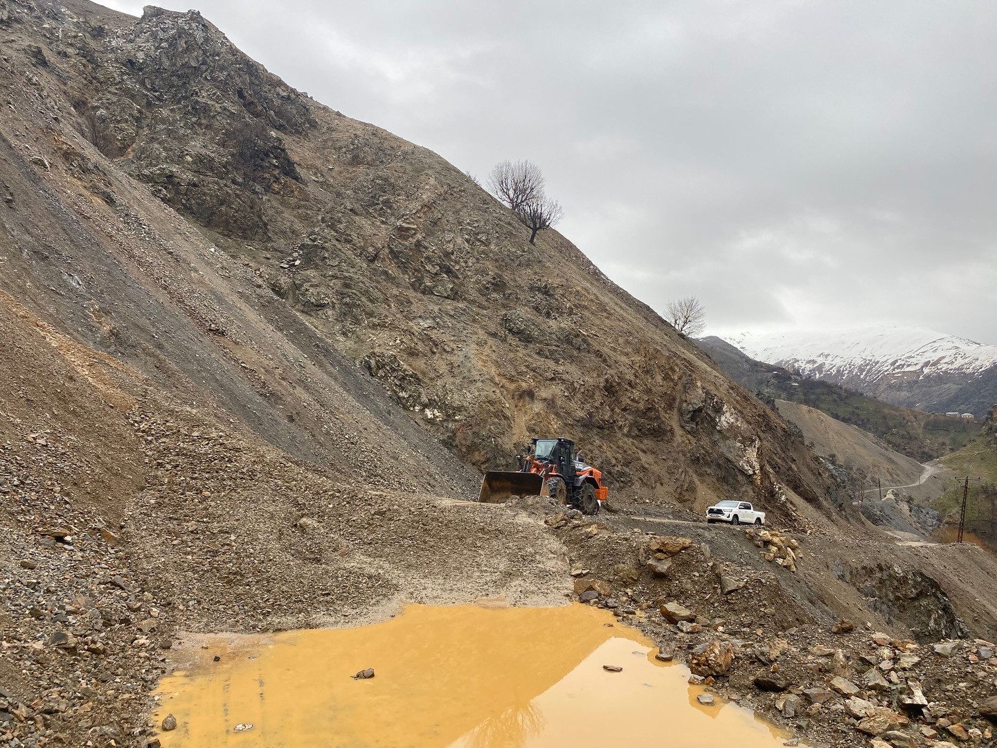 batmanda heyelan koy yollari ulasima kapandi 1 sihCHzwk