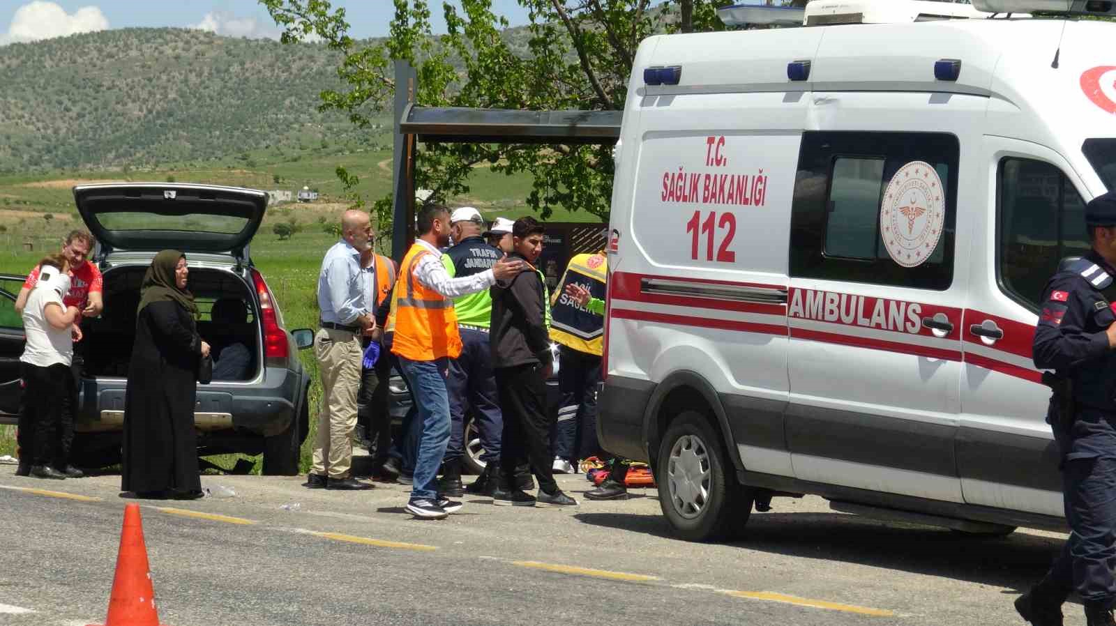 batmanda iki otomobil carpisti 9 yarali 1 2yEaCccO