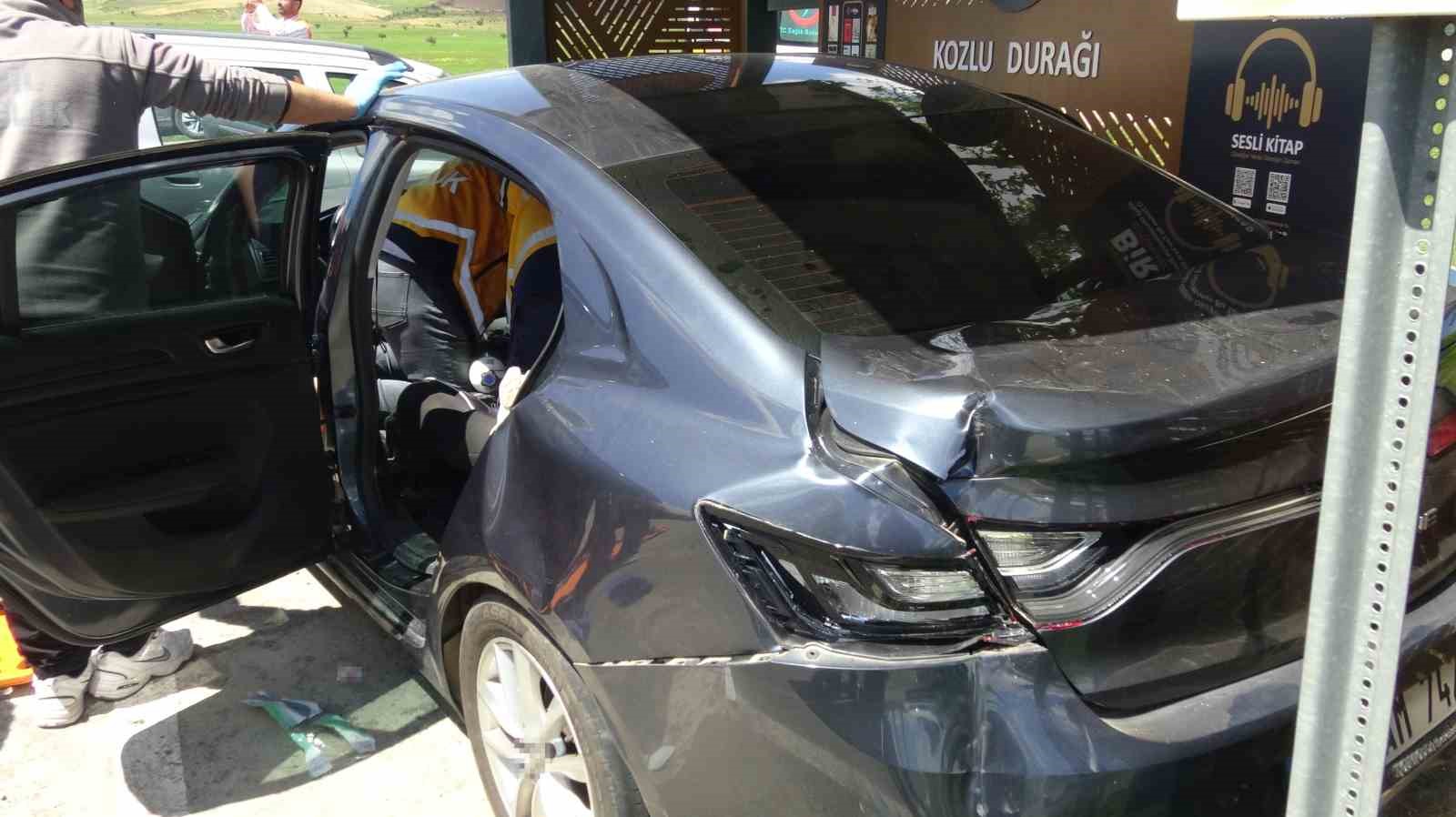 batmanda iki otomobil carpisti 9 yarali 4 CS3jb7rM