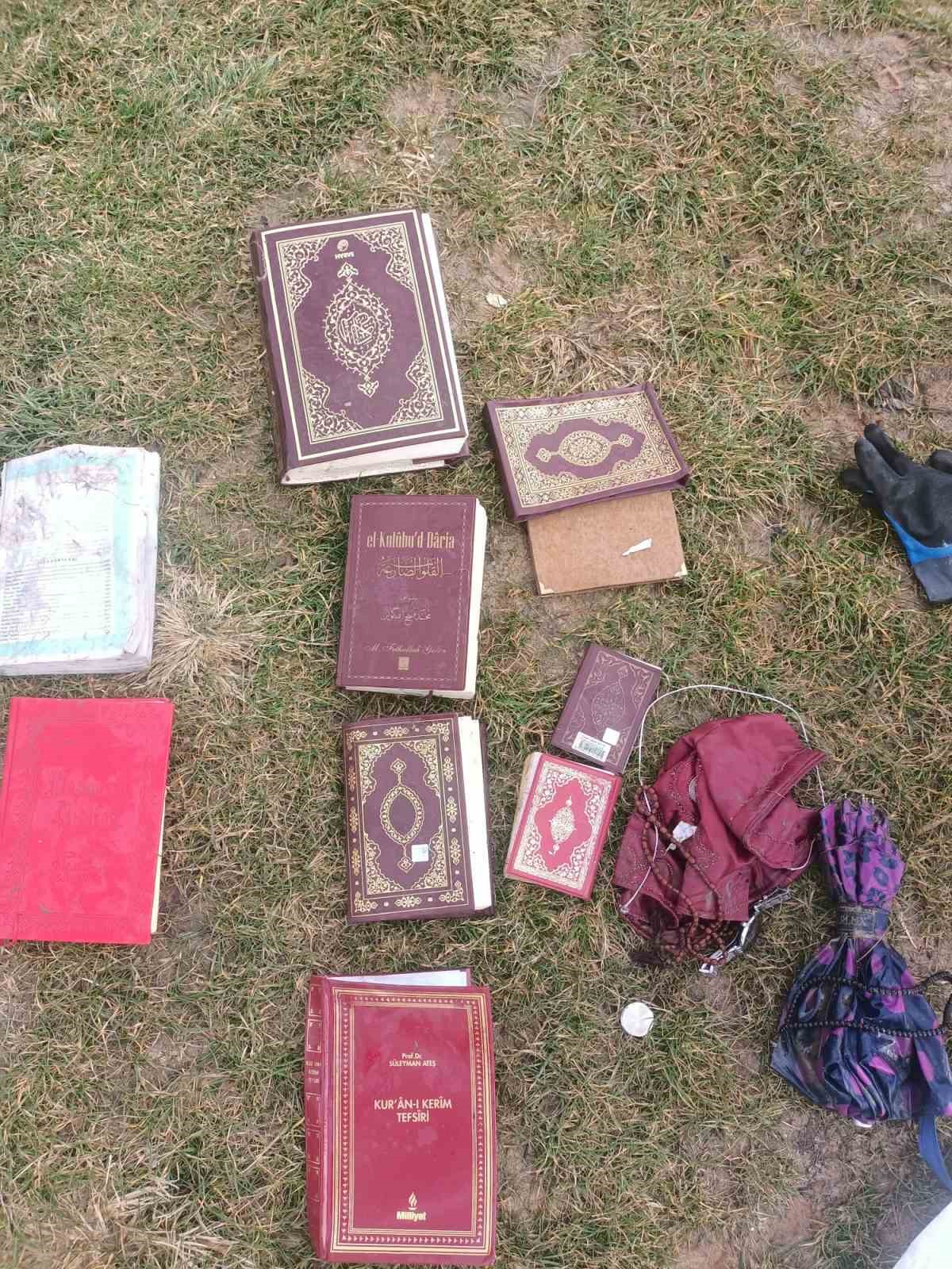 batmanda iluh deresine atilan kuran i kerim ve dini kitaplar cikarildi 1 afDEEE3A