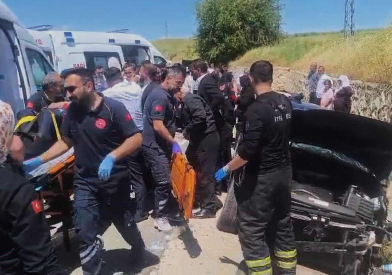 batmanda istinat duvarina carparak duran otomobildeki 5 kisi yaralandi 0 A8RgLbd9