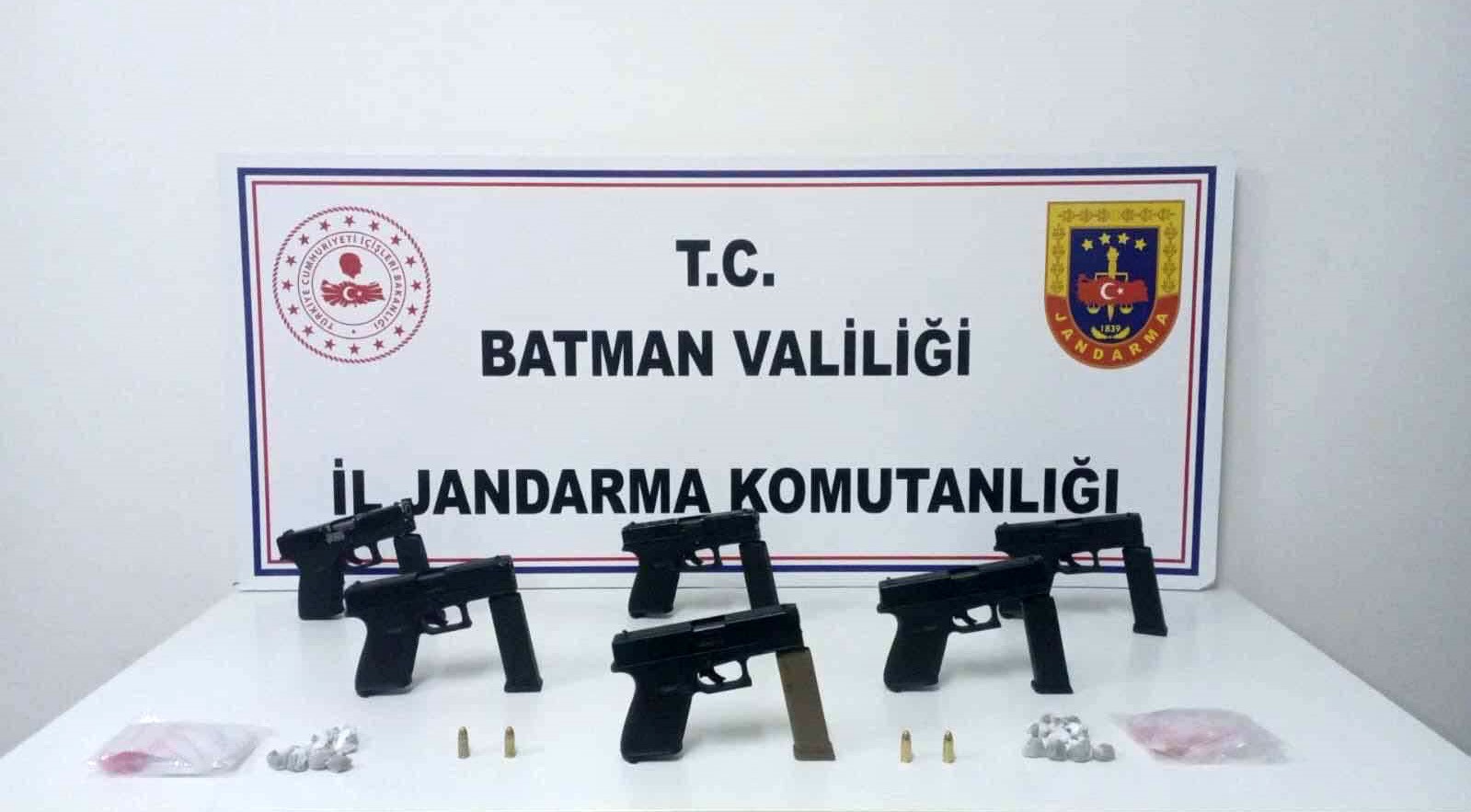 Batman’da kaçak silah operasyonu: 6 tutuklama 4 batmanda kacak silah operasyonu 6 tutuklama 0 IZQdmFOH