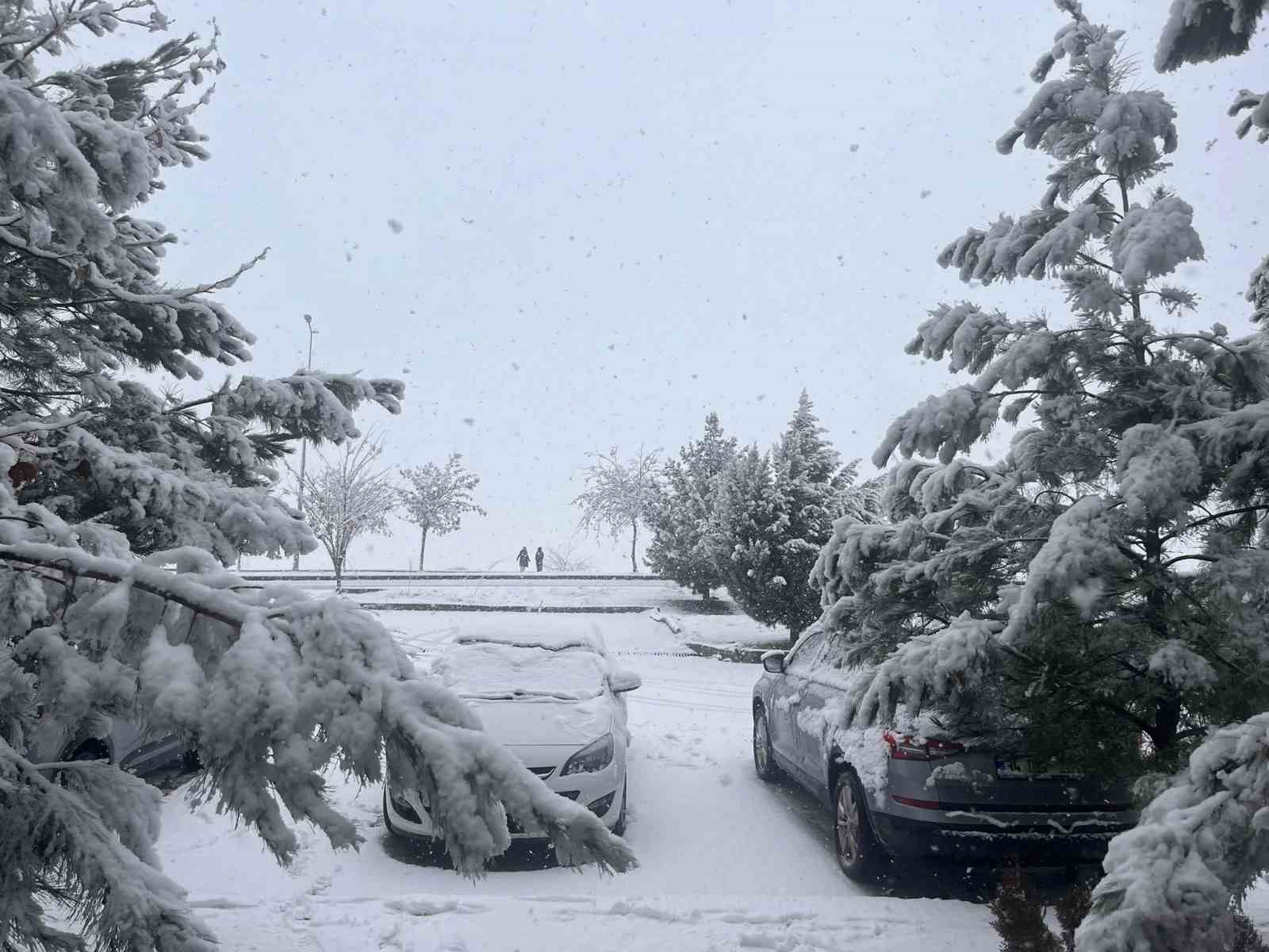 Batman’da kar sevinci: Sokaklar beyaza büründü 14 batmanda kar sevinci sokaklar beyaza burundu 10 21Gs3YsF