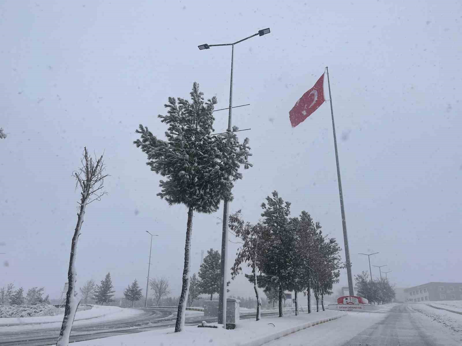 Batman’da kar sevinci: Sokaklar beyaza büründü 7 batmanda kar sevinci sokaklar beyaza burundu 3 8t5ERE5p