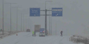 batmanda-kar-teyakkuzu-ayranci-gecidinde-zincir-denetimi-koy-yollarinda-kurtarma-operasyonu-VNbzVuhS.jpg