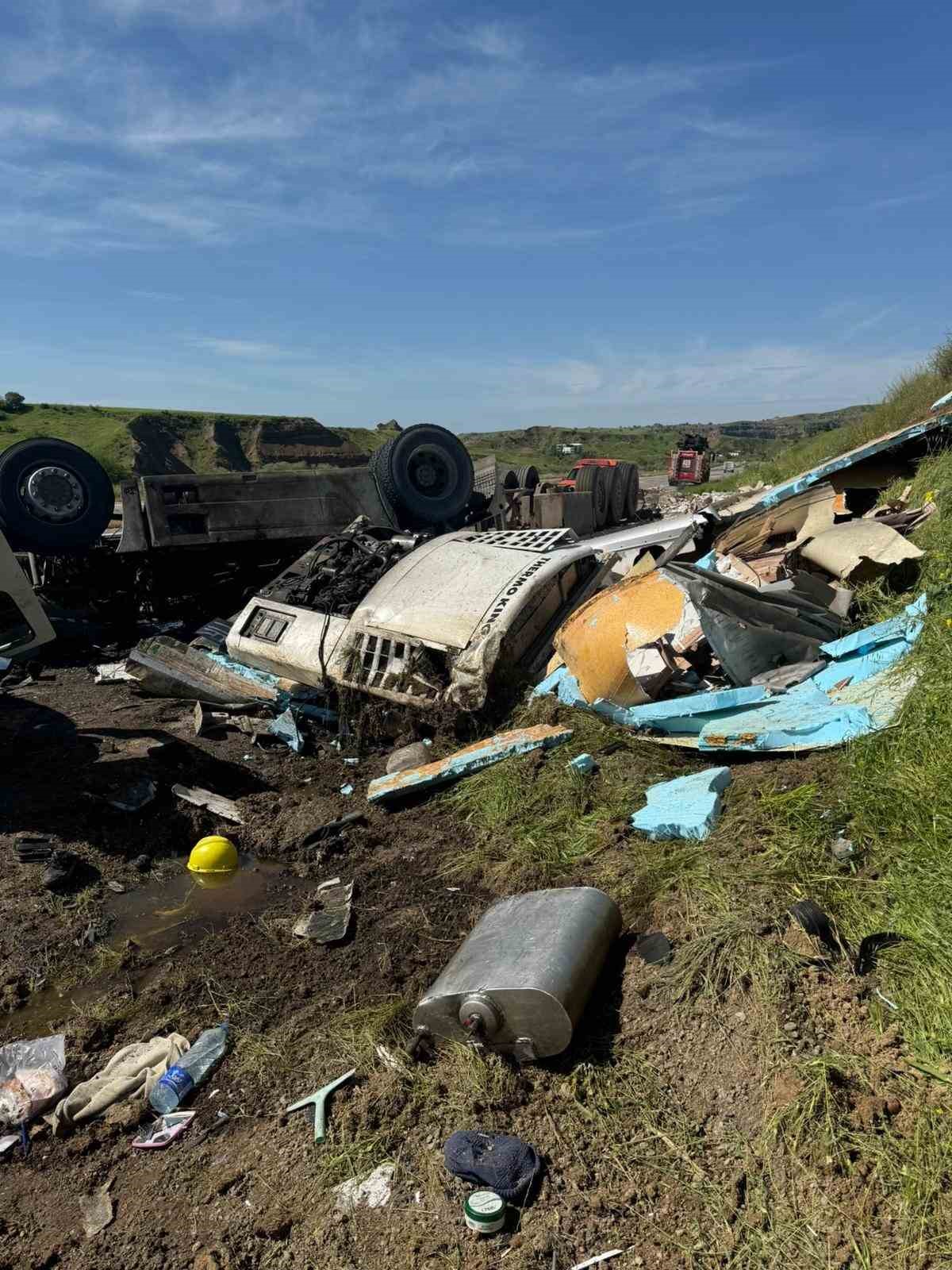 batmanda kaza yapan tir ortaligi savas alanina cevirdi 6 efaaHgQw