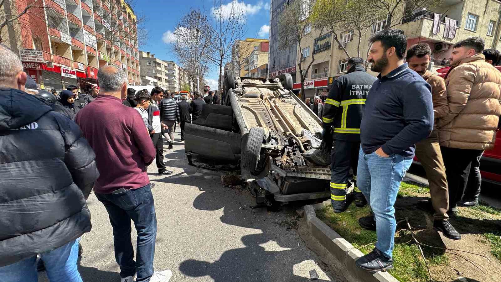 batmanda kontrolden cikan otomobil ters dondu 1 yarali 0
