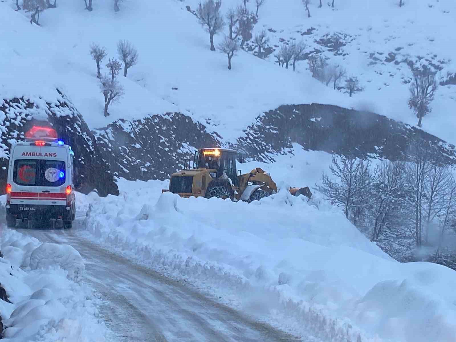 batmanda koyde mahsur kalan hasta 7 saatlik calisma ile kurtarildi 0 sTnBPDh7