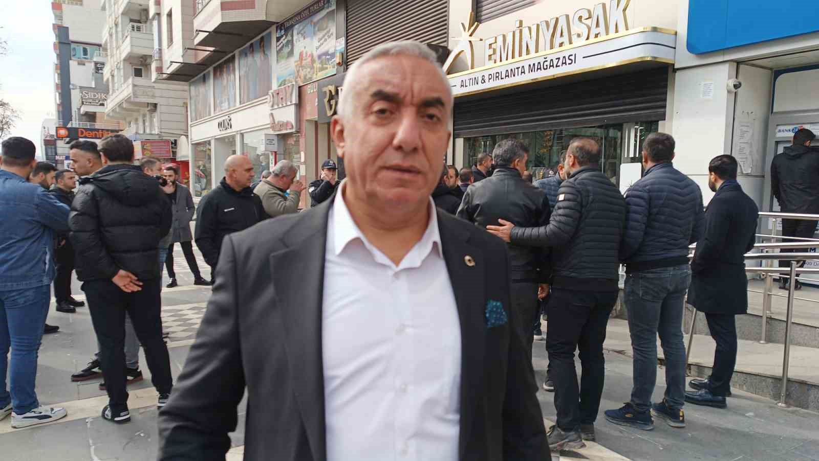 batmanda kuru siki tabancayla kuyumcu soygunu 1 kilo altin calindi 2 R6zJdPU4