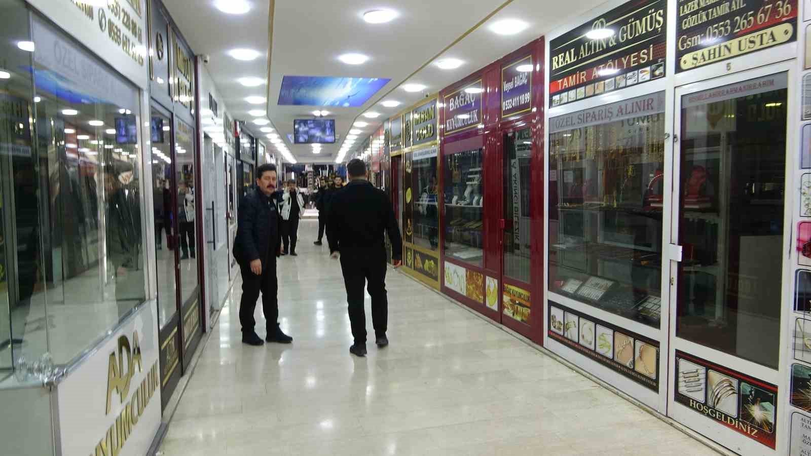 batmanda kuyumcu soygunu ardindan esnaf kepenk kapatti 2 45TlyYzk
