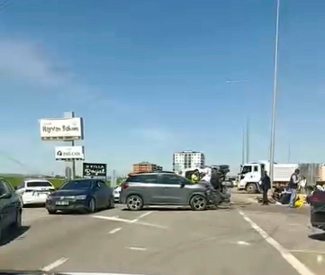 Batman’da minibüs ile otomobil çarpıştı: 5 yaralı 5 batmanda minibus ile otomobil carpisti 5 yarali 1 AjHeUrg5