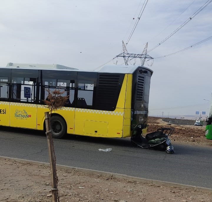 batmanda motosiklet halk otobusune carpti 1 yarali 1