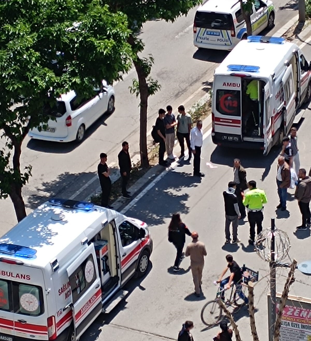 batmanda motosikletin yayaya carpma ani kamerada 1 cPOFdViu