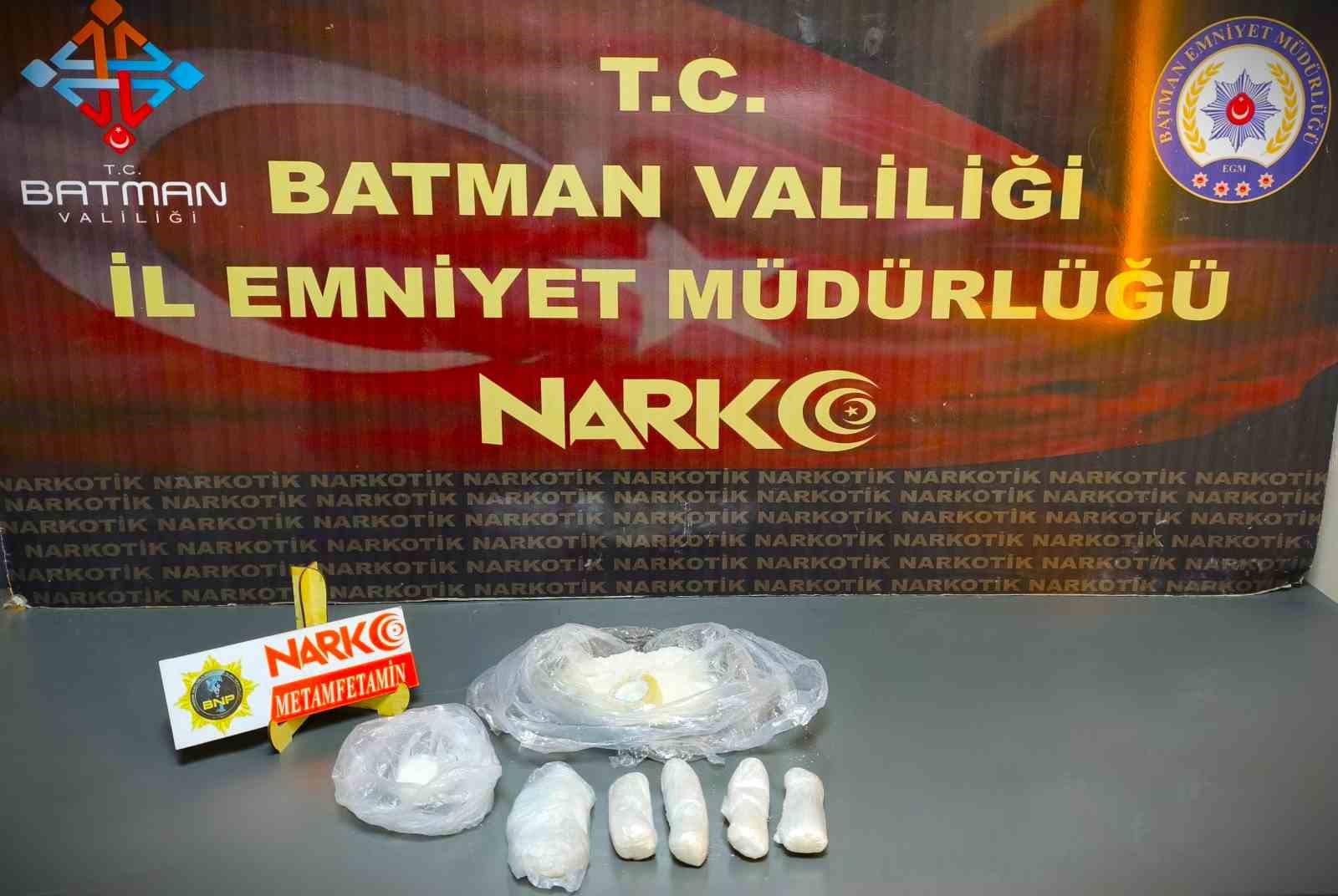 Batman’da otel odasında 514 gram metamfetamin ele geçirildi 7 batmanda otel odasinda 514 gram metamfetamin ele gecirildi 3 tt936neA