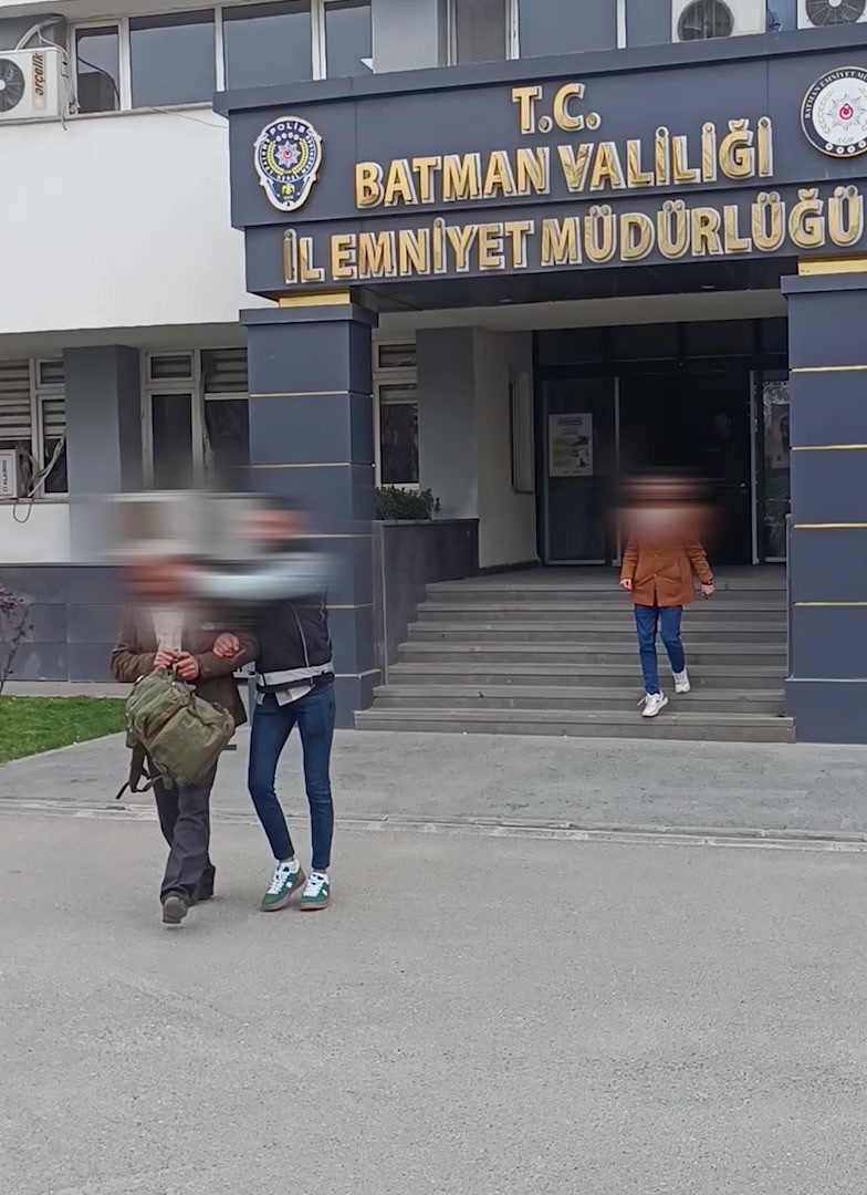 Batman’da otel odasında 514 gram metamfetamin ele geçirildi 9 batmanda otel odasinda 514 gram metamfetamin ele gecirildi 5 4QaShWXK