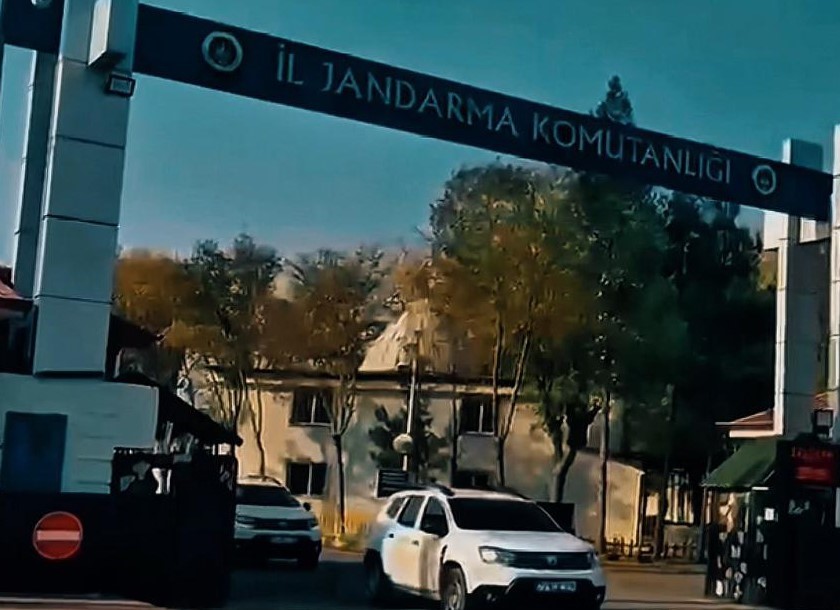 batmanda oto lastiklerinin icinde yuzlerce uyusturucu hap ele gecirildi 3 MU1NHcTM