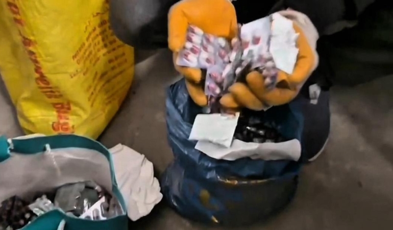 batmanda-oto-lastiklerinin-icinde-yuzlerce-uyusturucu-hap-ele-gecirildi-xf7fuhPY.jpg