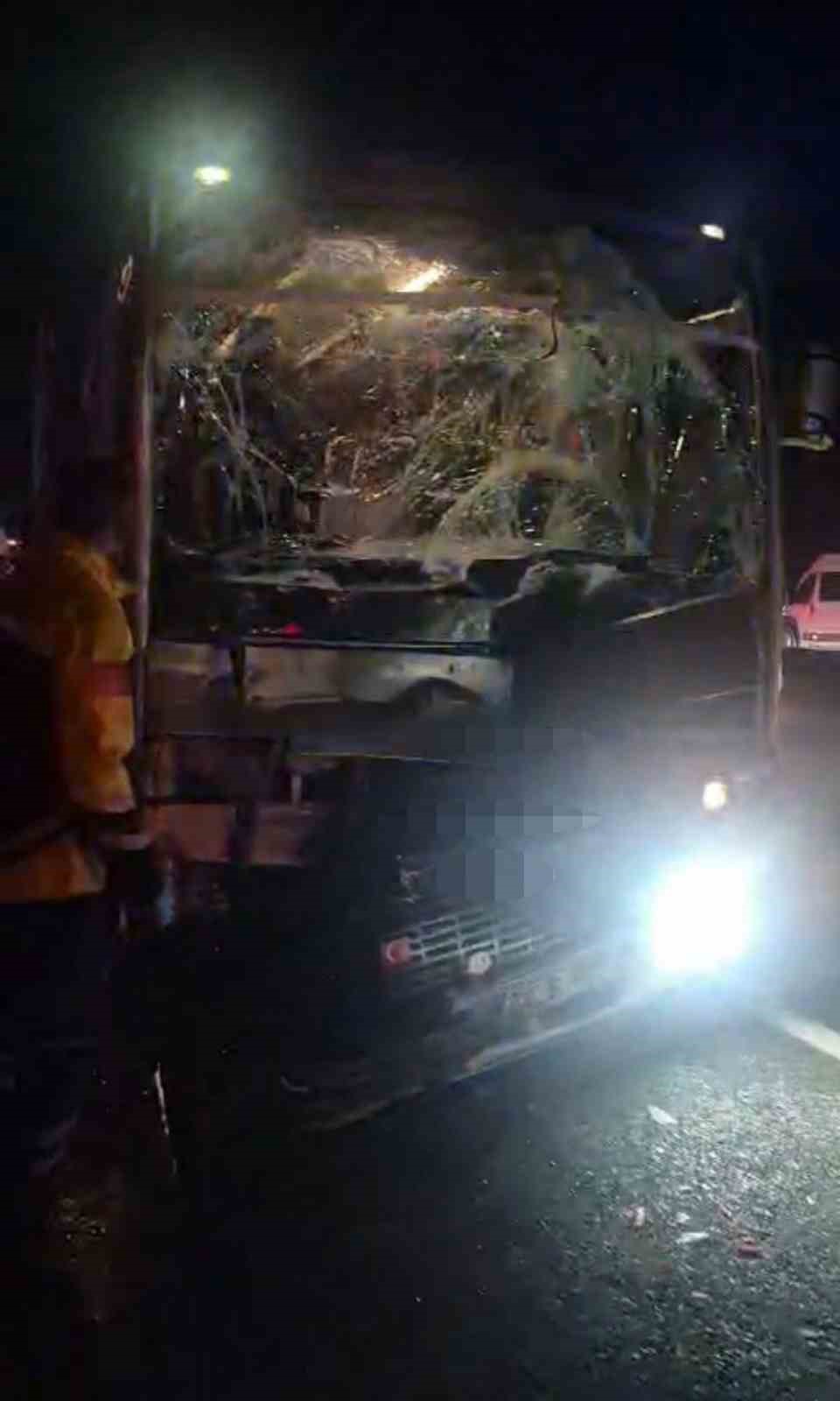 batmanda otobus ile cekici carpisti 11 yarali 1 qk1FqpO3