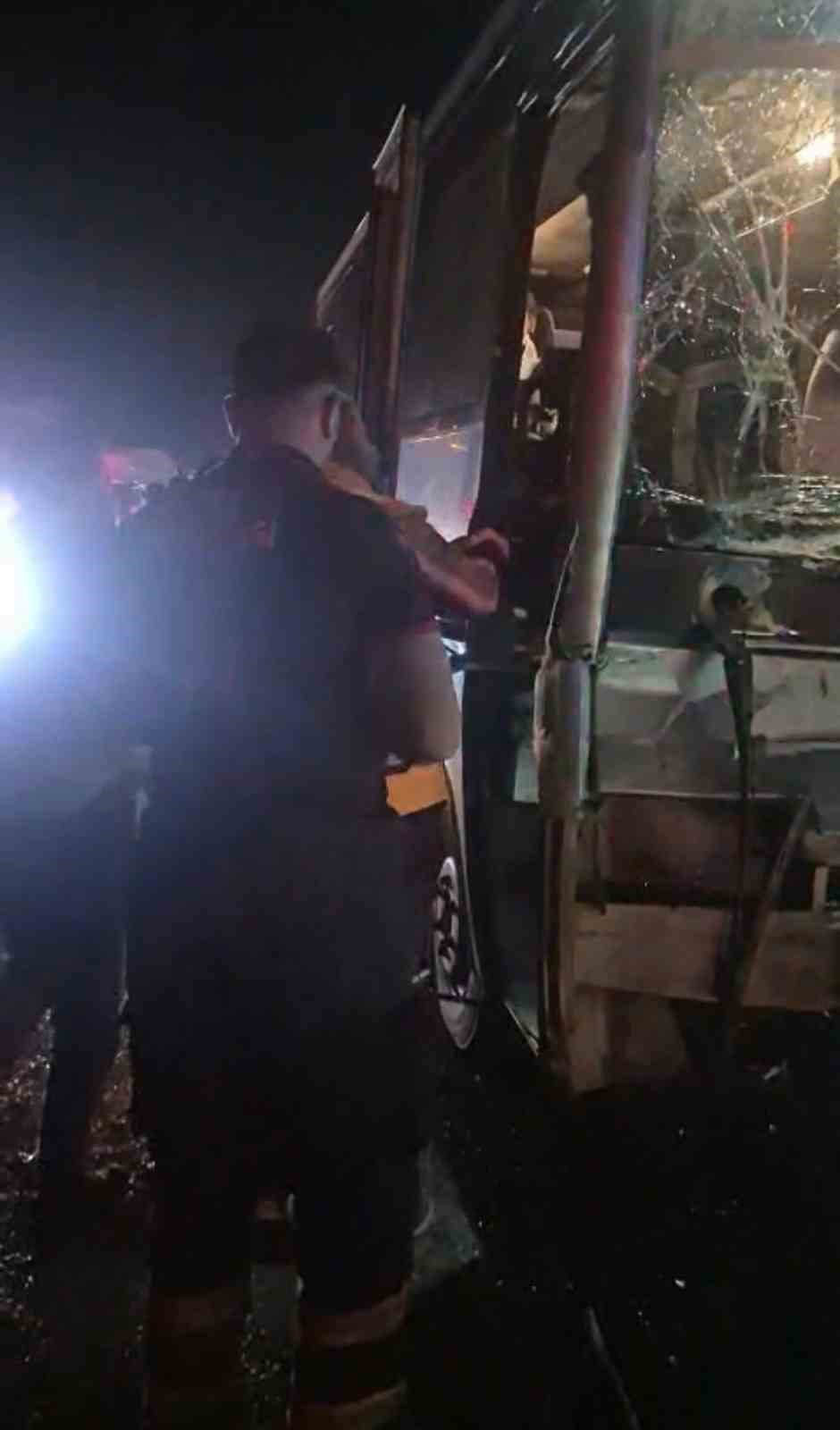 batmanda otobus ile cekici carpisti 11 yarali 2 KylHgkjB