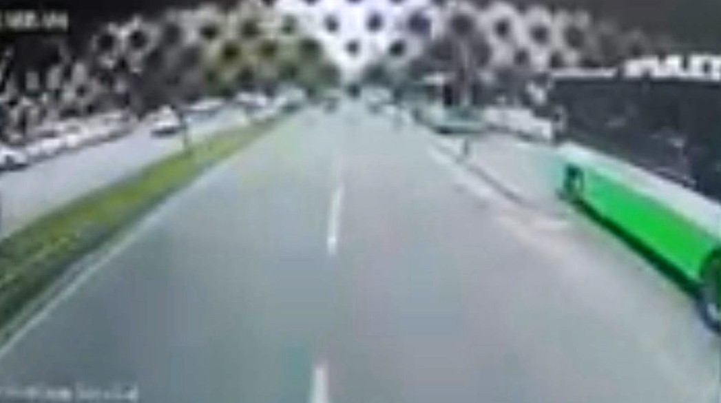 batmanda otobus soforunun refleksi faciayi onledi 2 wPrFdhGL