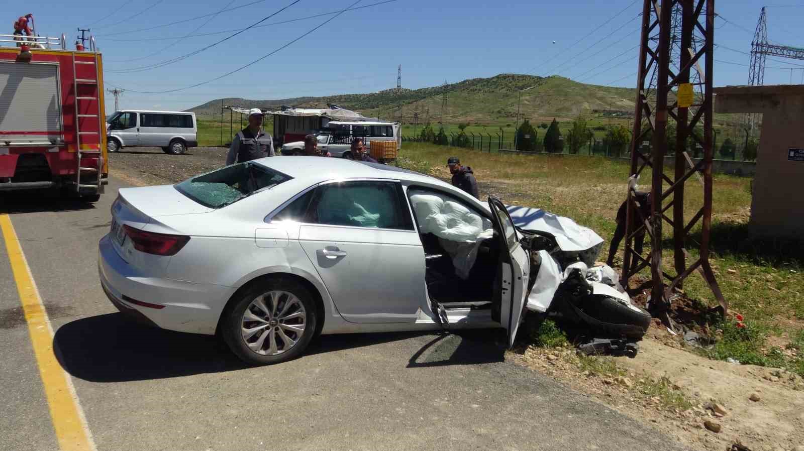 batmanda otomobil direge carpti baba ve oglu yaralandi 3 78gHpUNY