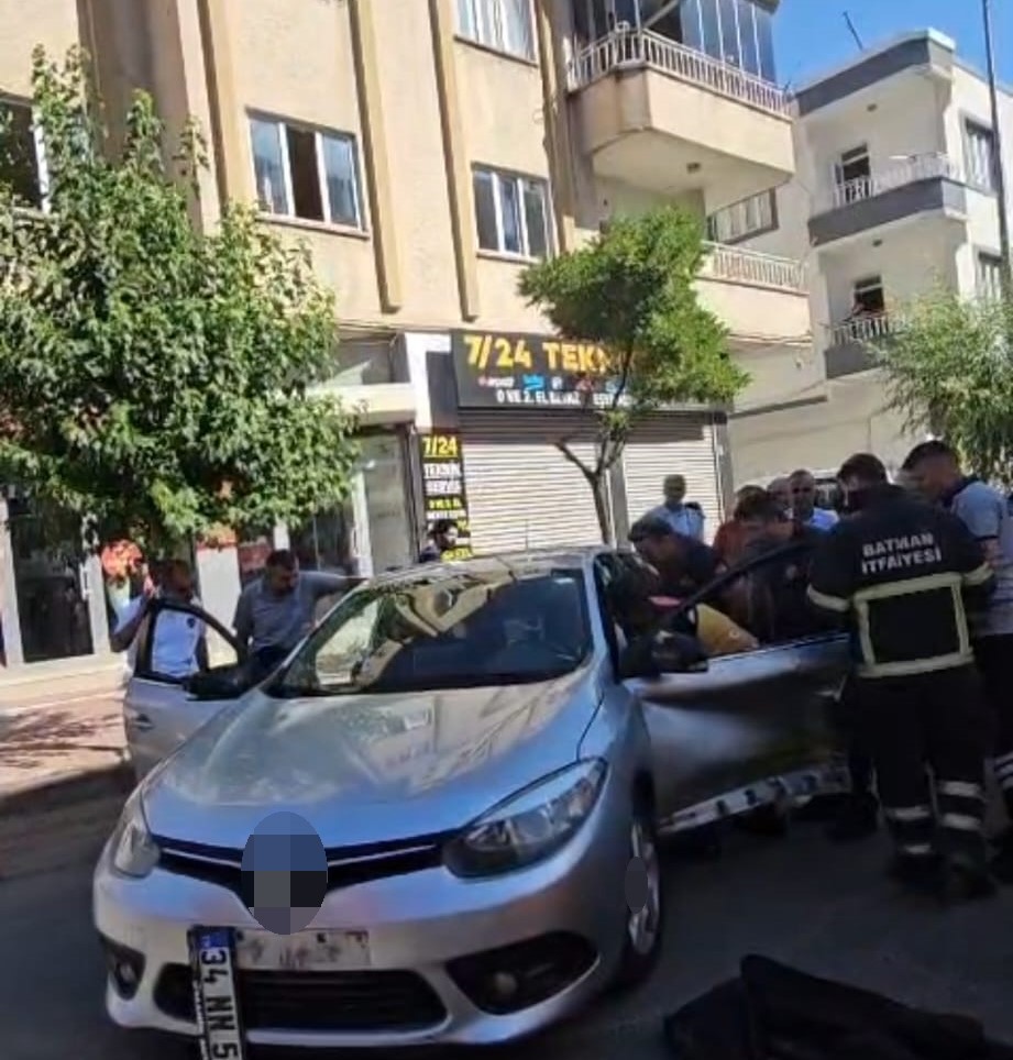 batmanda otomobil ile hafif ticari arac carpisti 1 yarali 1 zjzqnpOt