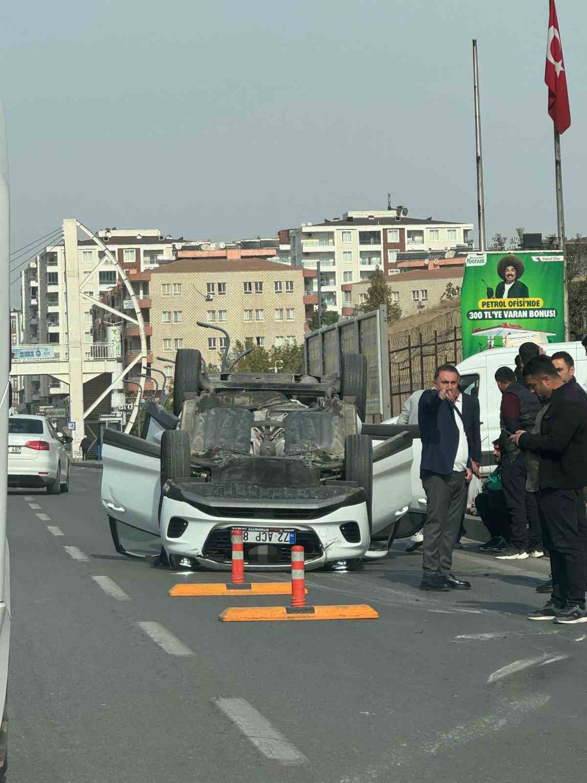 Batman’da otomobil takla attı: 1 yaralı 6 batmanda otomobil takla atti 1 yarali 2 n9SNJYCD