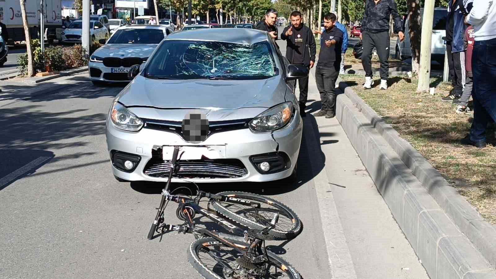batmanda otomobilin carptigi bisikletli agir yaralandi 0 lHRMm7d3