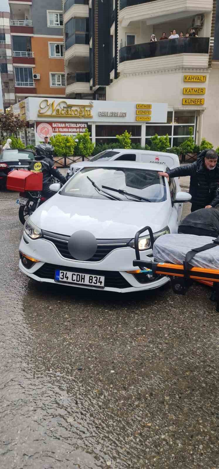 batmanda otomobilin carptigi yaya agir yaralandi 2 g1bIU4wT