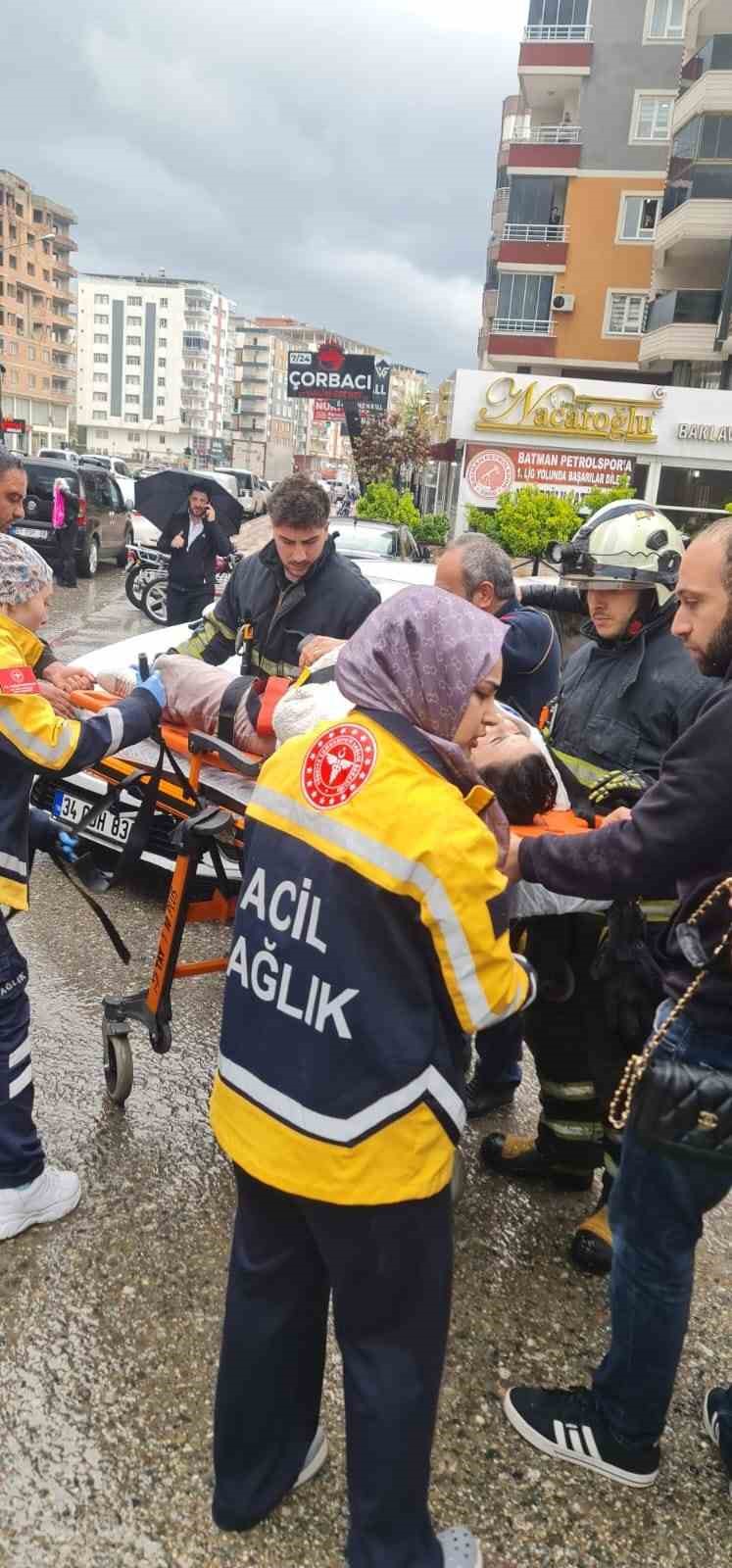 batmanda otomobilin carptigi yaya agir yaralandi 3 ODuVL7tu